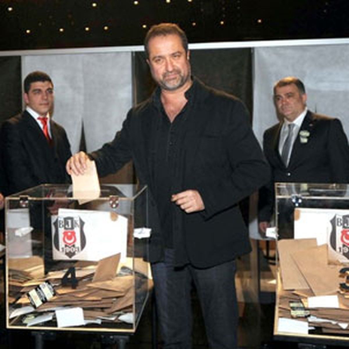 Serdar Bilgili: "Önümüzdeki 3 Yıl Kimse Beşiktaş\'tan Birşey Beklemesin"