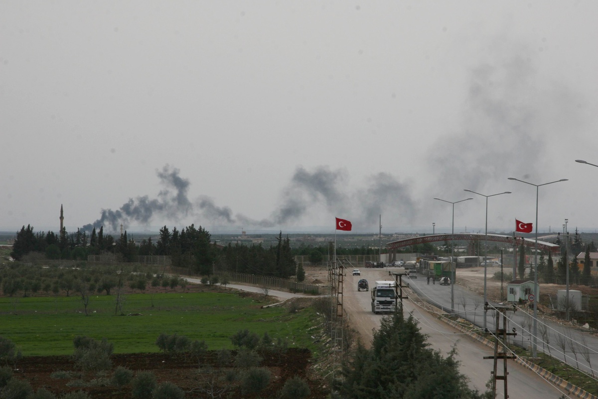 Suriye Türk Sınırında Köyleri Bombalıyor