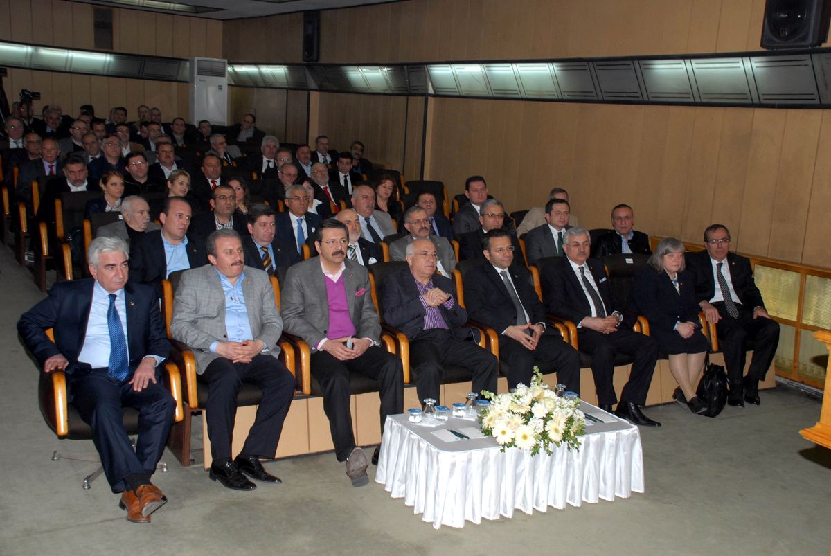 TBMM Başkanı Çiçek: "Yeni Anayasa Sıfır Sorunlu Türkiye Anlamına Gelmez"