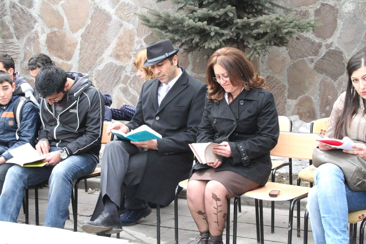 48. Kütüphane Haftası Dolayısıyla Kitap Dağıtıldı