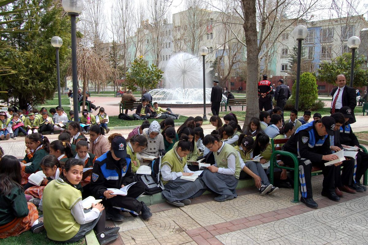 Adıyaman\'da Herkes Kitap Okudu