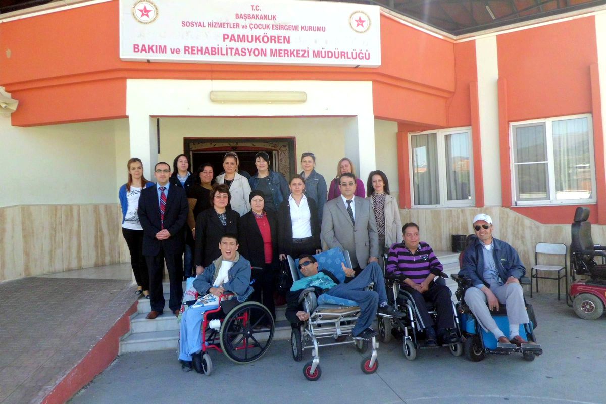 Ak Partili Kadınlar Yaşıları Sevindirmeye Devam Ediyor