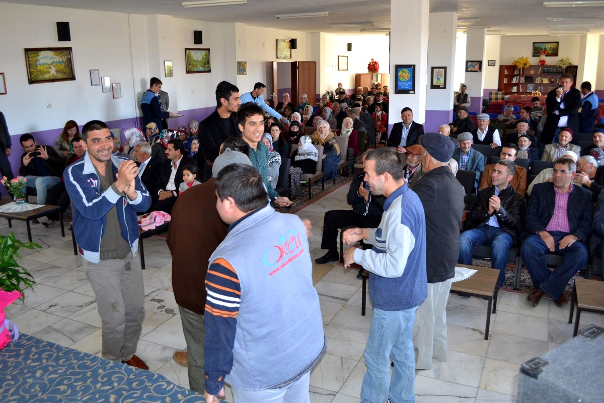 Ak Partililer Yaşlıları Ziyaret Etti