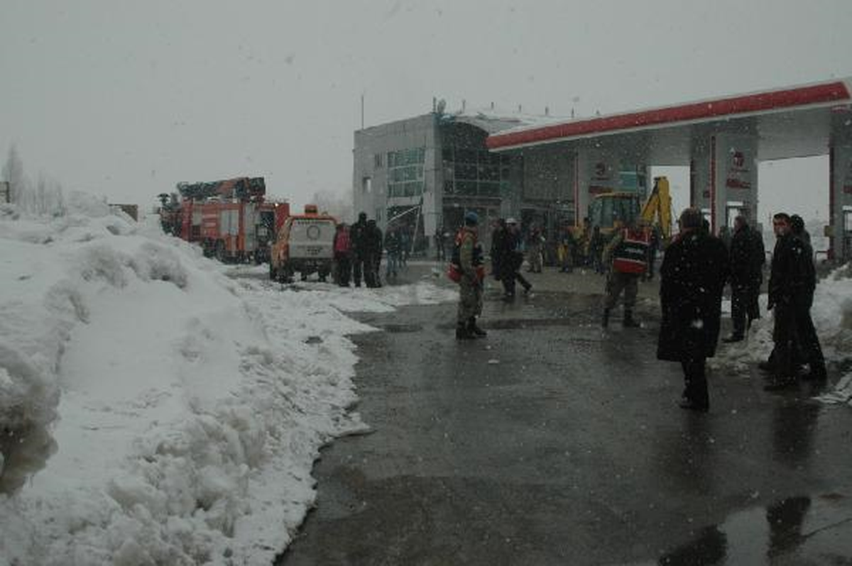 Akaryakıt İstasyonunda Patlama: 1 Yaralı