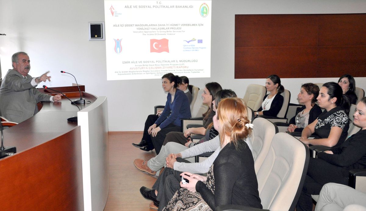 Aliağa\'da, Kadına Yönelik Şiddete Karşı Eğitim