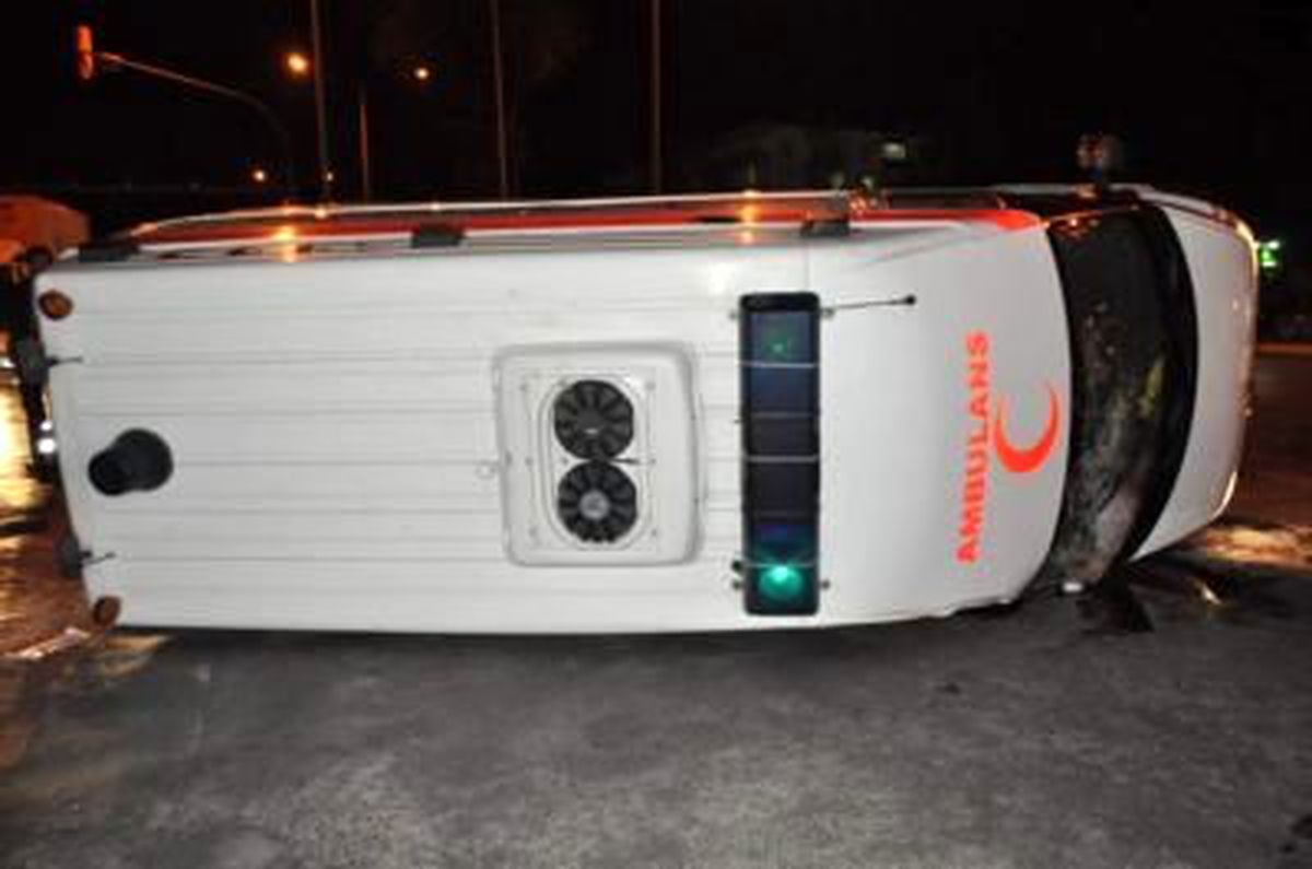 Ambulans Kaza Yaptı