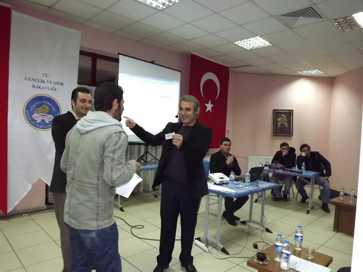 Ardahan Yurtkur'da Öğrencilere 'Liderlik, Başarı ve Motivasyon' Semineri