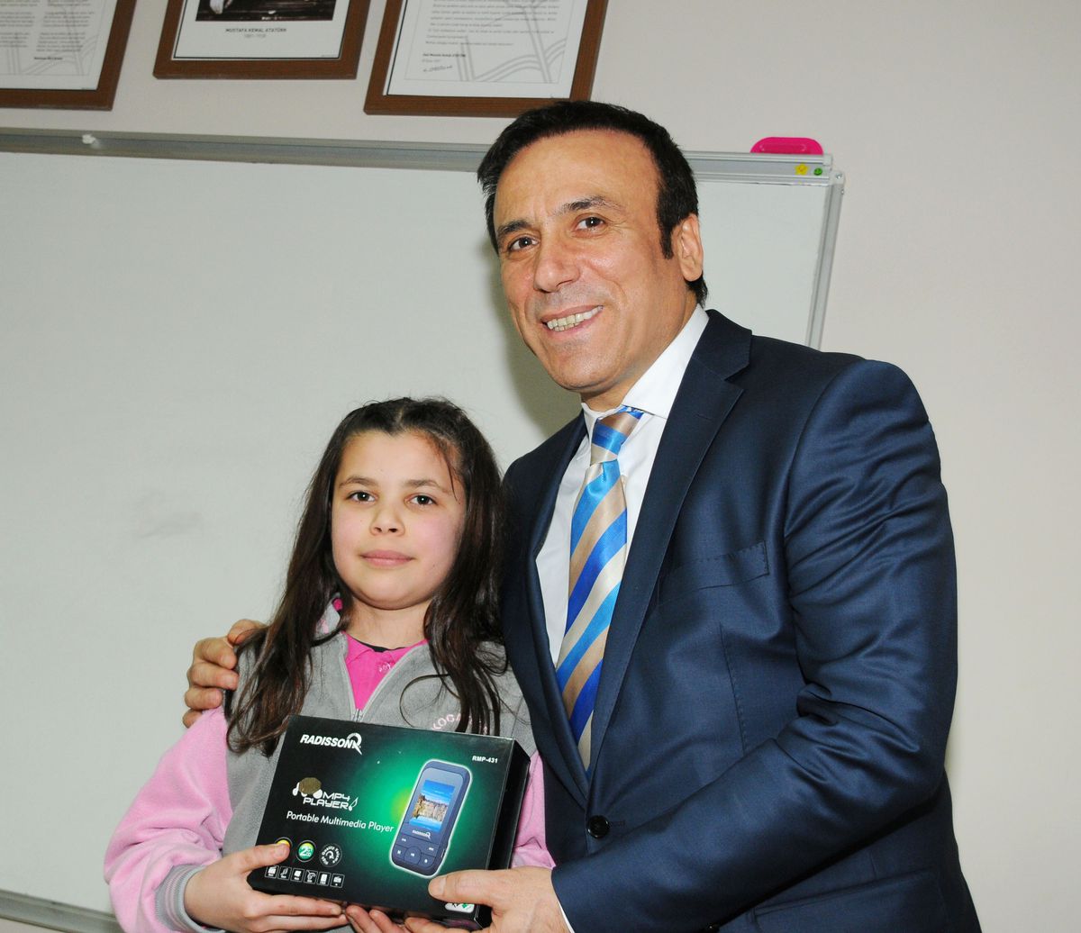 Başkan Genç Ödül Dağıttı