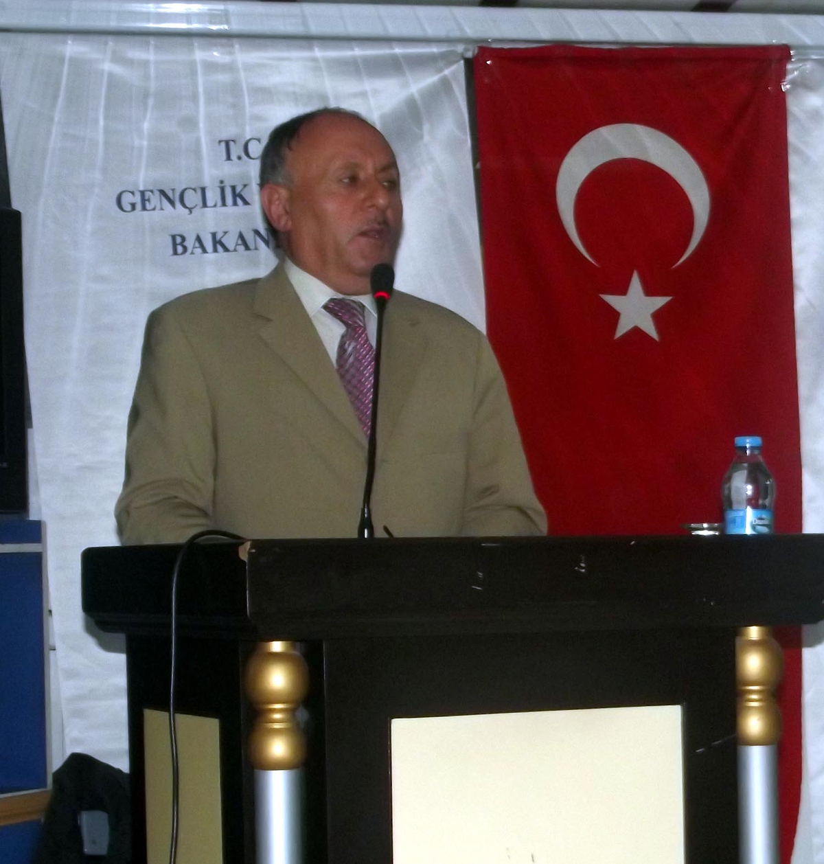 Bitlis'teki Üniversite Öğrencilerine Liderlik Semineri Verildi