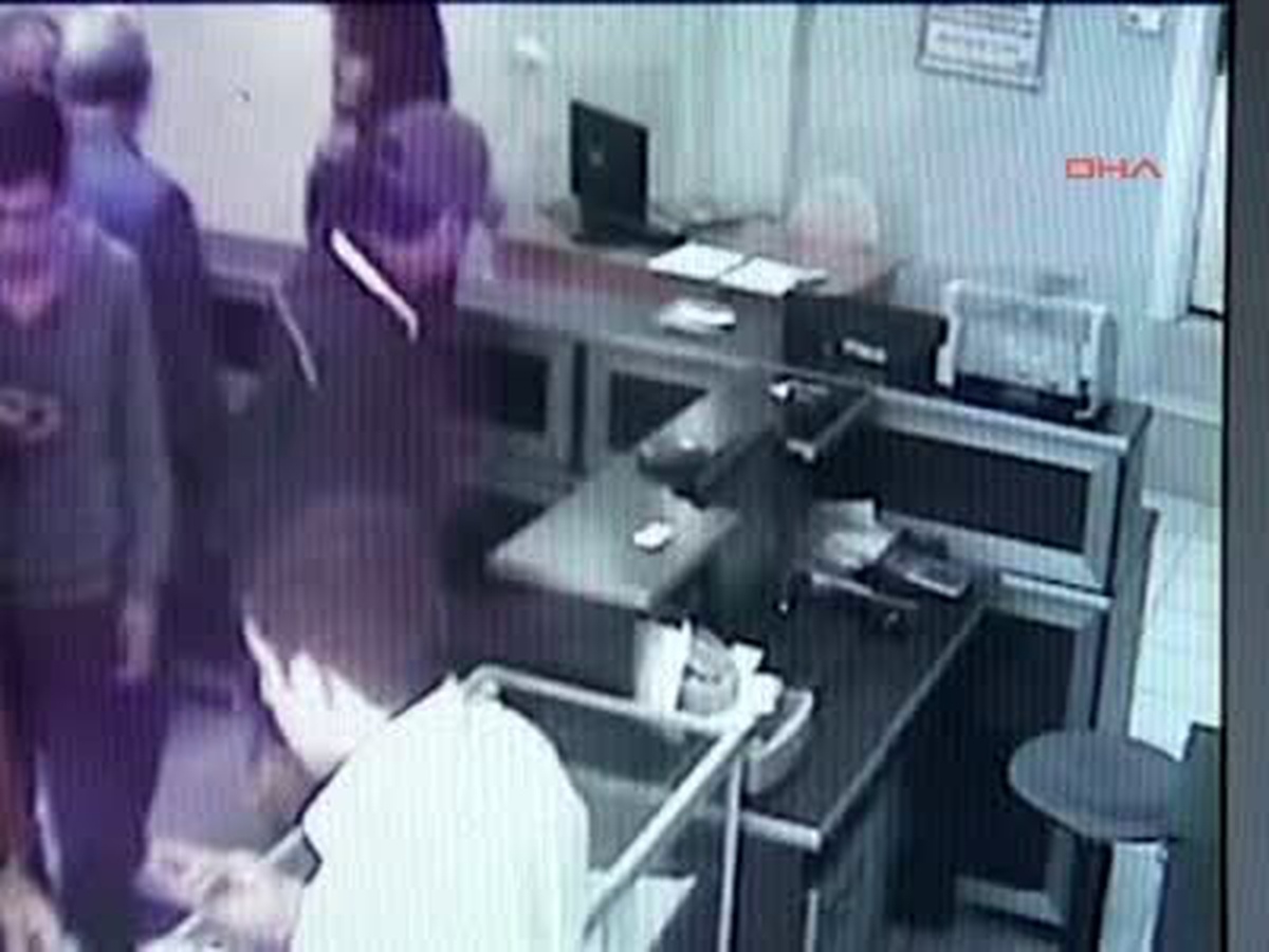 Cep Telefonu Hırsızı Güvenlik Kamerasına Yakalandı