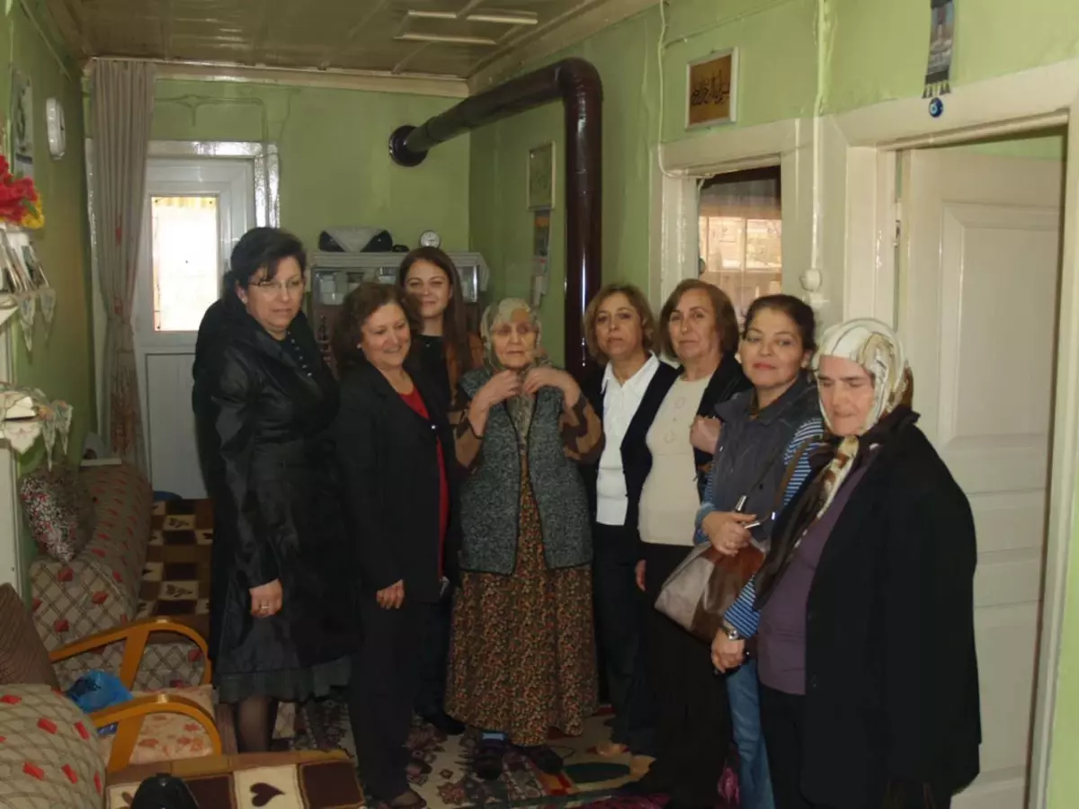 CHP Çan Kadın Kollarından Yaşlılara Ziyaret