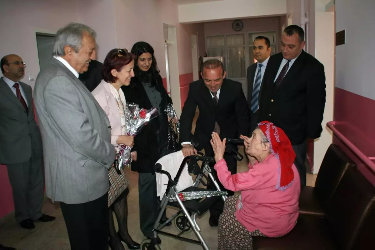 Devrek Protokolü Huzur Evi Sakinlerini Ziyaret