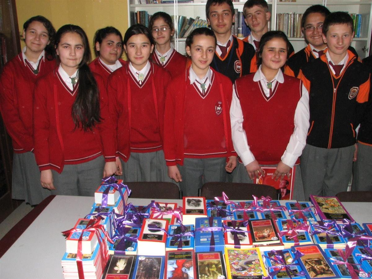 Eğitim Gönüllülerinden Kelesli Öğrencilere Kitap