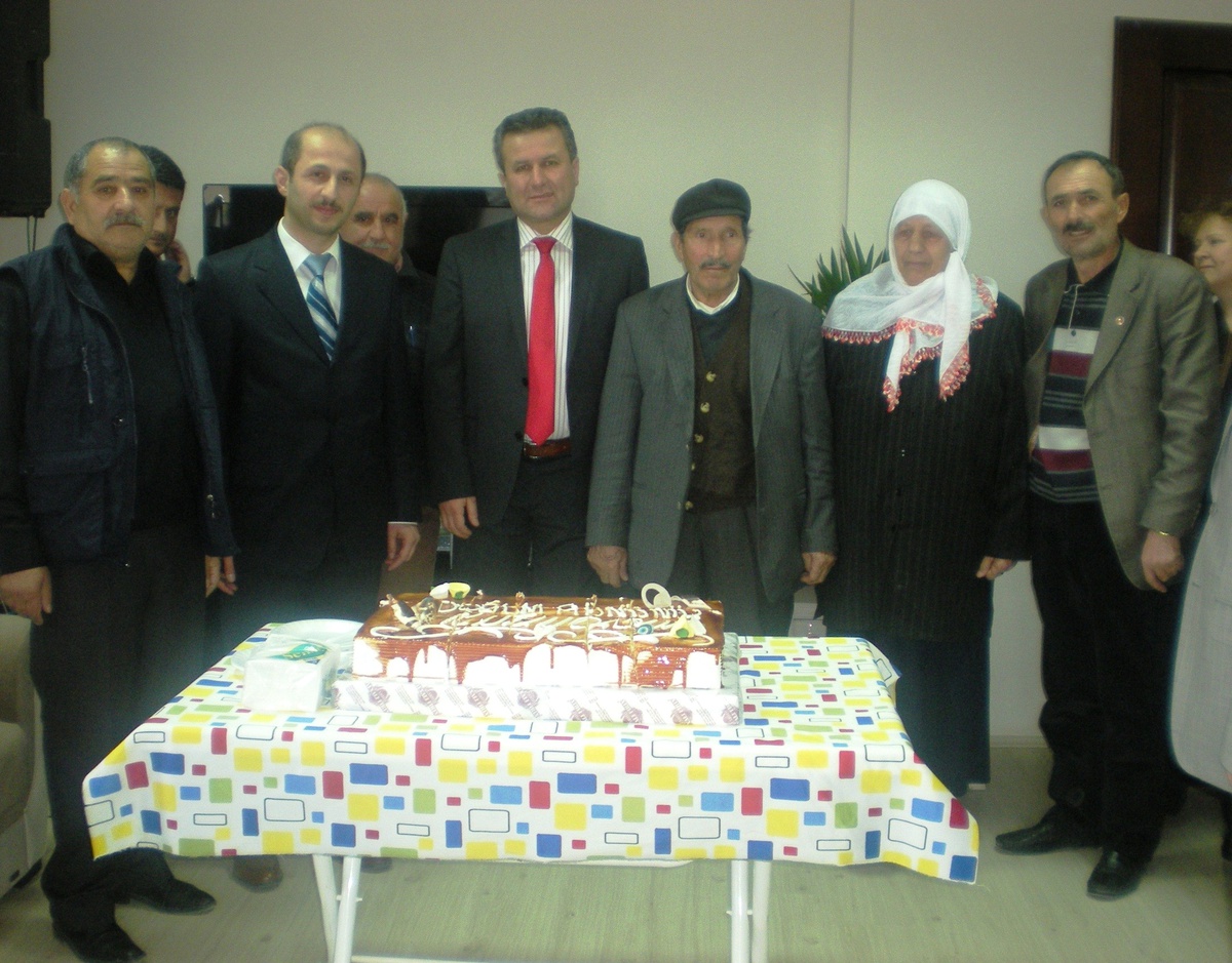 Emeklilere Toplu Doğum Günü Kutlaması
