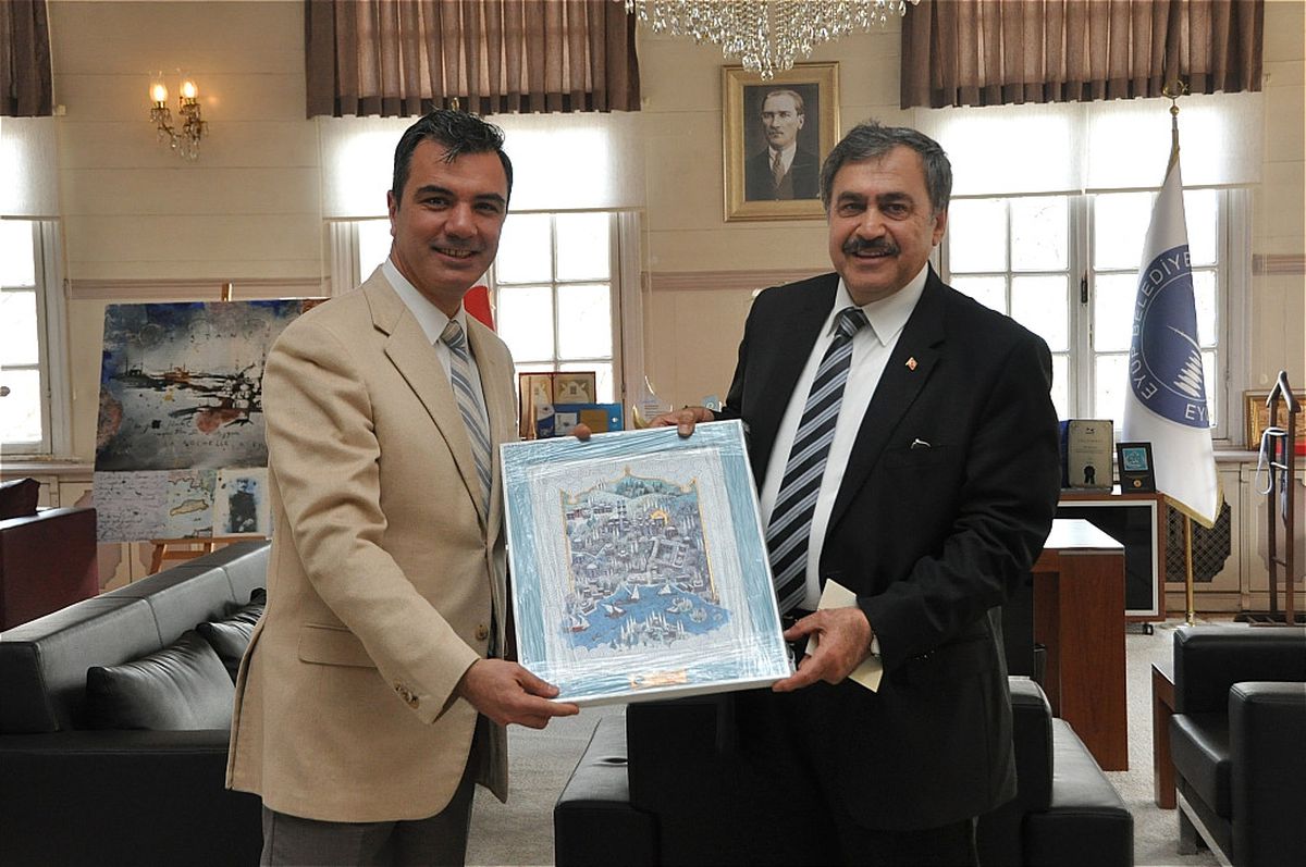 Eyüp Sultan Erguvanlarla Donatılıyor