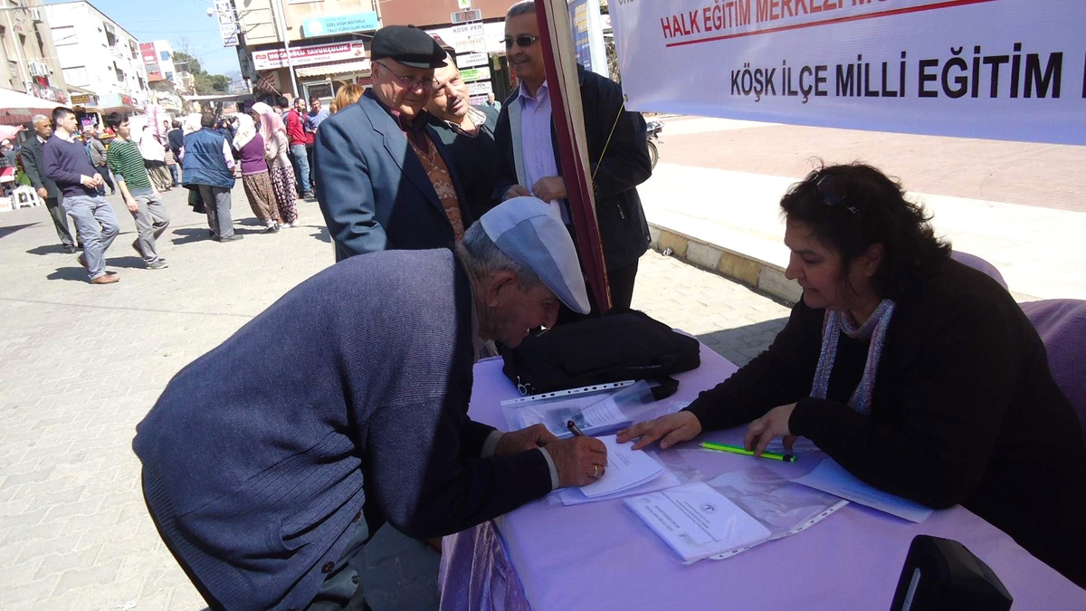 Halk Eğitimi Merkezi Köşk Pazarında Çadır Kurdu