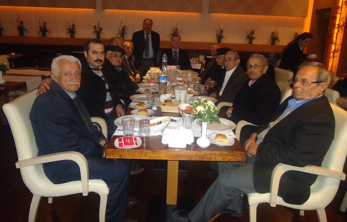 Huzurevinde Kalan Yaşlılara Forum Trabzon\'dan Yemek