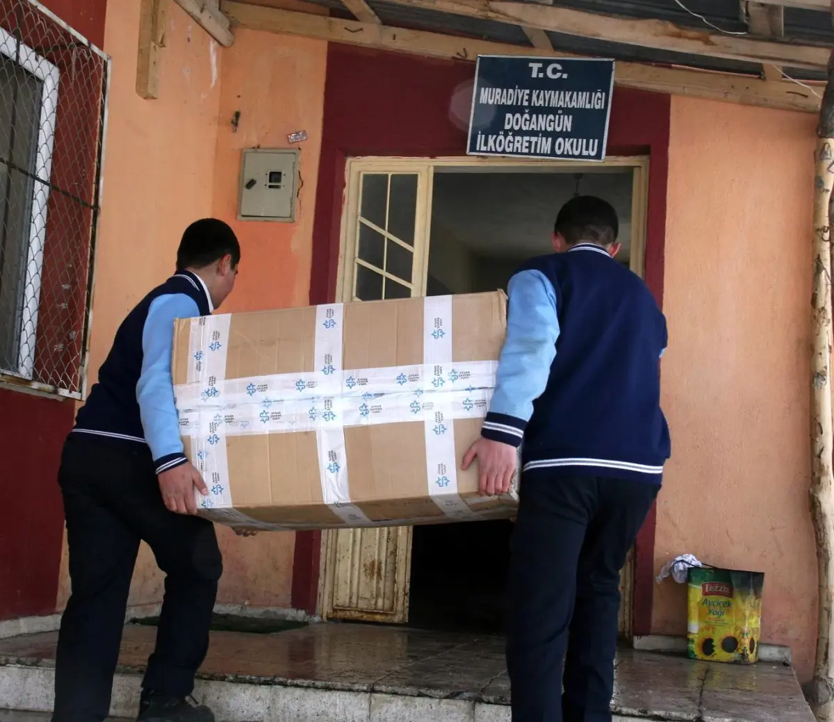 İstanbul\'dan Muradiye\'ye Kardeşlik Eli