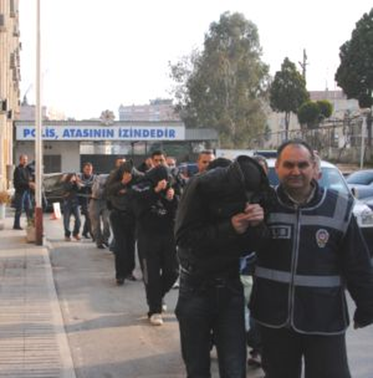 İzmir\'de Fuhuş Şebekesine Yönelik Operasyon