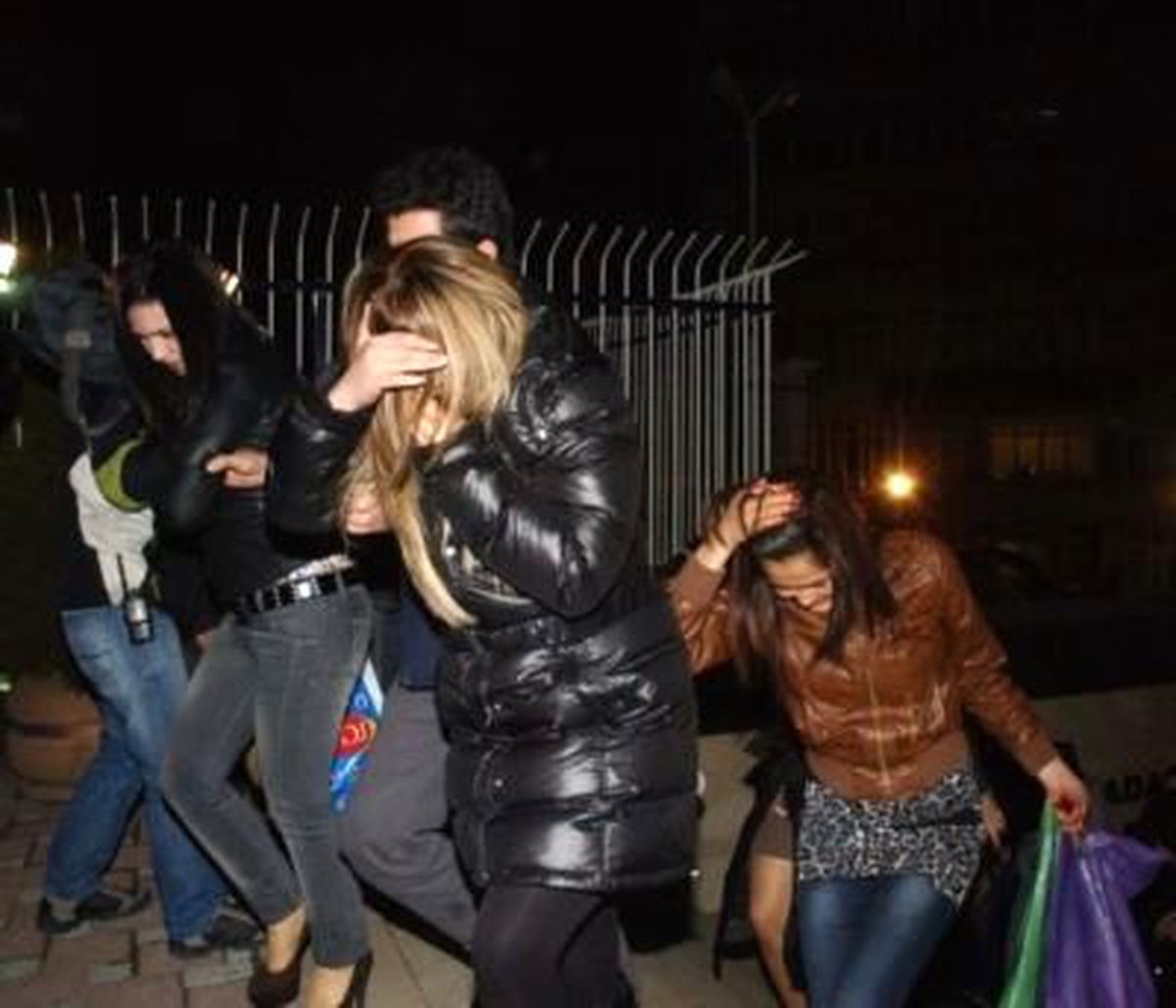 İzmir\'de Fuhuş Operasyonu