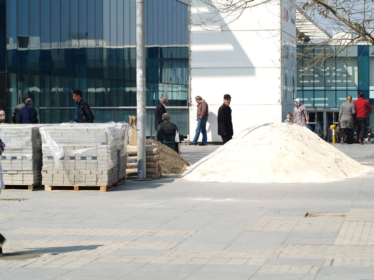 Kent Meydanı\'ndaki Parke Taşları Onarılıyor