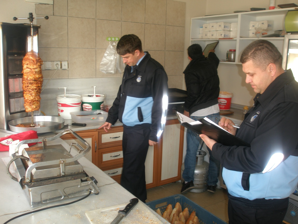 Keşan Belediyesi Zabıta\'sından Fast-Food Satan Yerlere Denetim Yapıldı.