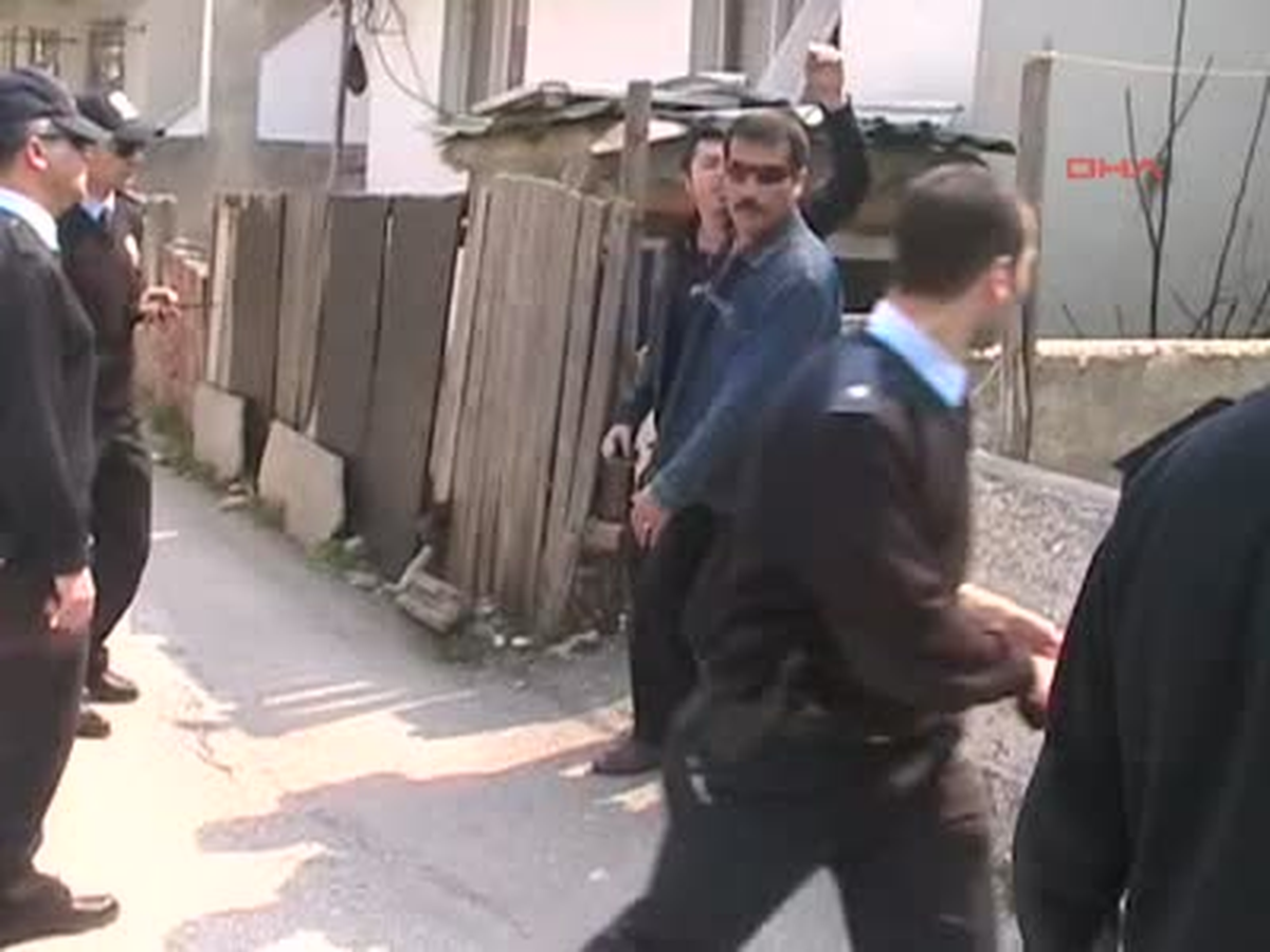 Komşusuyla Kavga Eden Akıl Hastası, Bıçakla Polisin Parmağını Kopardı