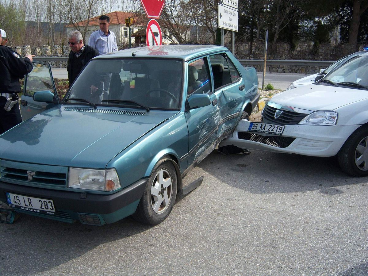 Kula\'da Trafik Kazası, 2 Yaralı