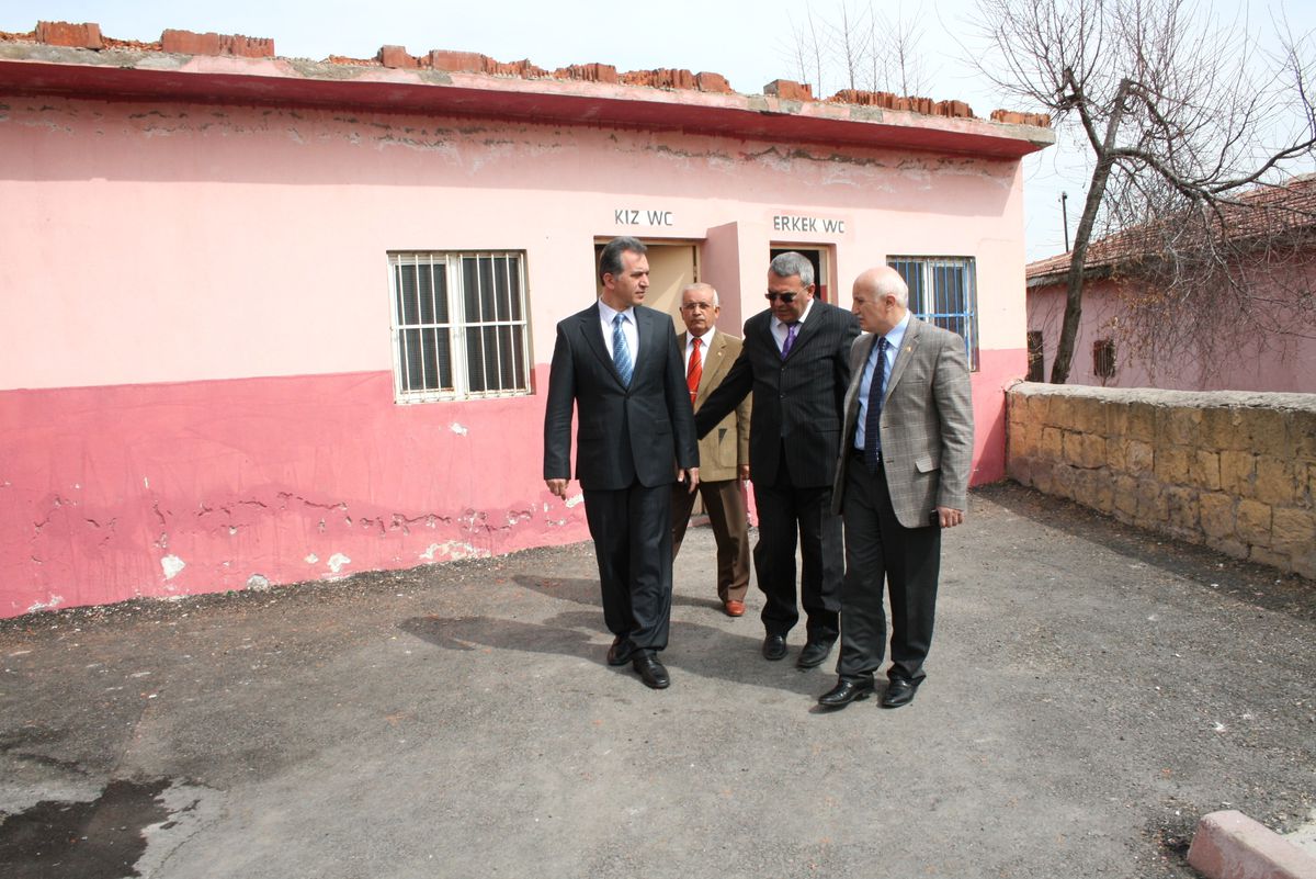 Milletvekilinden Okul İncelemesi