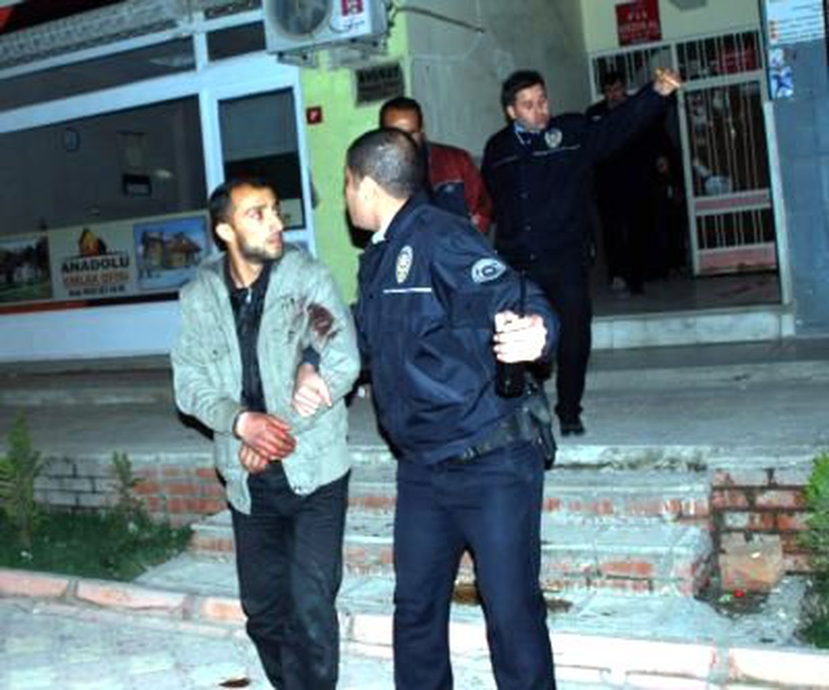 Okulda Bıçaklı Kavga: 1 Yaralı