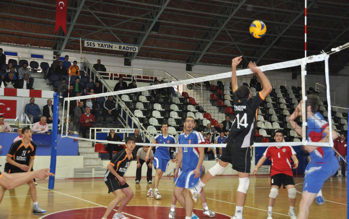 Okullar Arası Gençler Voleybol Yarı Final Müsabakaları Sona Erdi