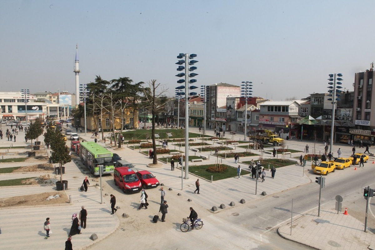 Orhan Cami Meydanı Yolu Trafiğe Açıldı