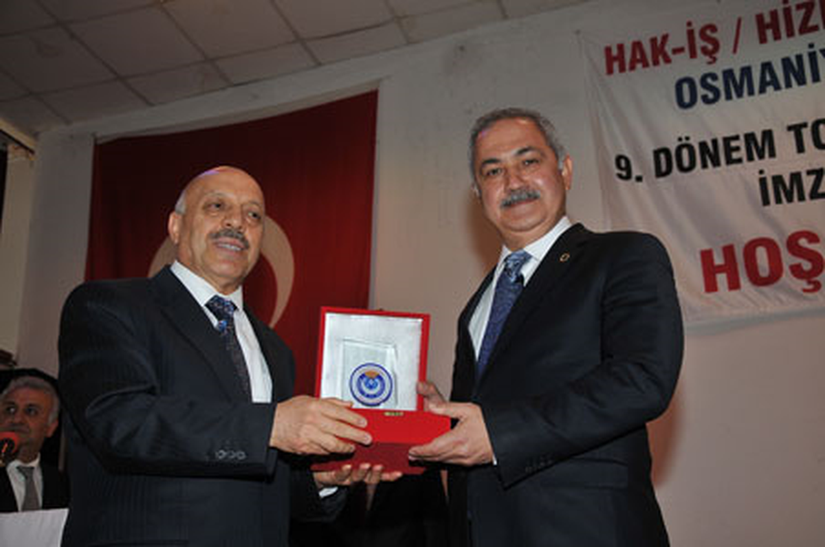 Osmaniye Belediyesi\'nde İşçiler Mutlu