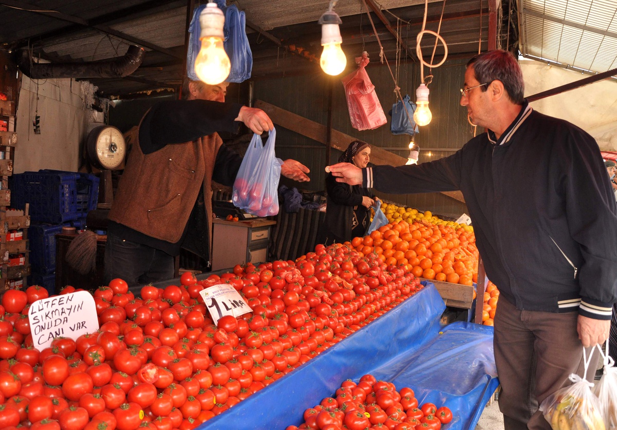 Pazarcıdan Ezilen Domatesler İçin İlginç Çözüm