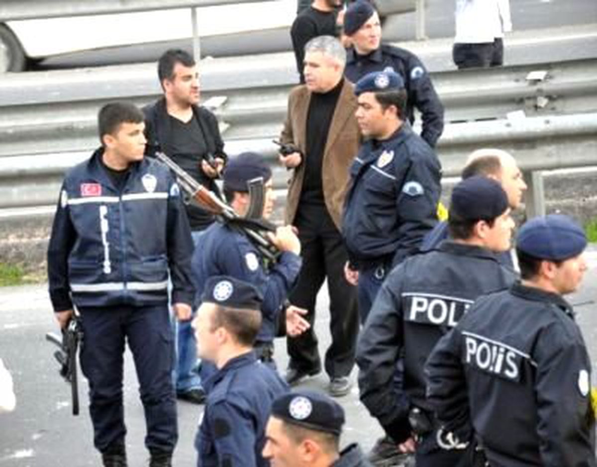 Şanlıurfa\'da Bombalı Saldırı: 2 Polis Yaralı Ek