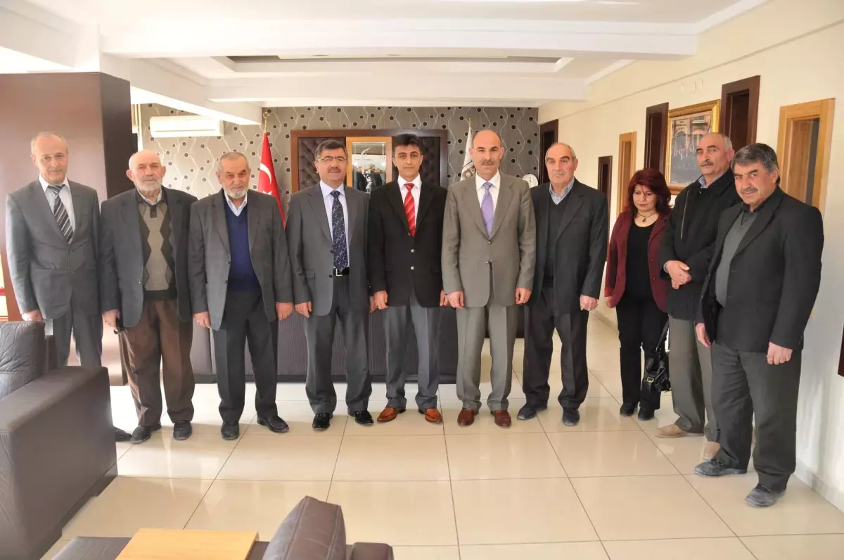 Şehit Ailelerinden Başkan Akdoğan\'a Teşekkür Plaketi