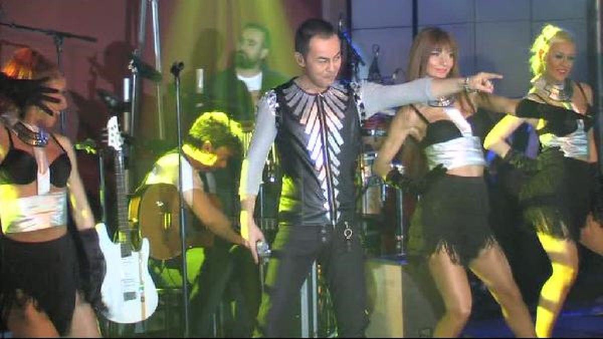 Serdar Ortaç'tan Bochum'da 1500 Kişiye Konser