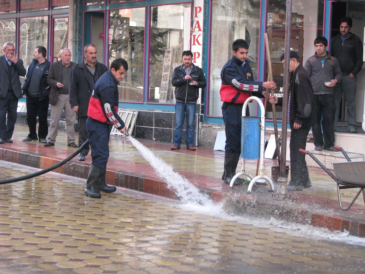 Sorgun Belediyesinden Caddelerde Bahar Temizliği