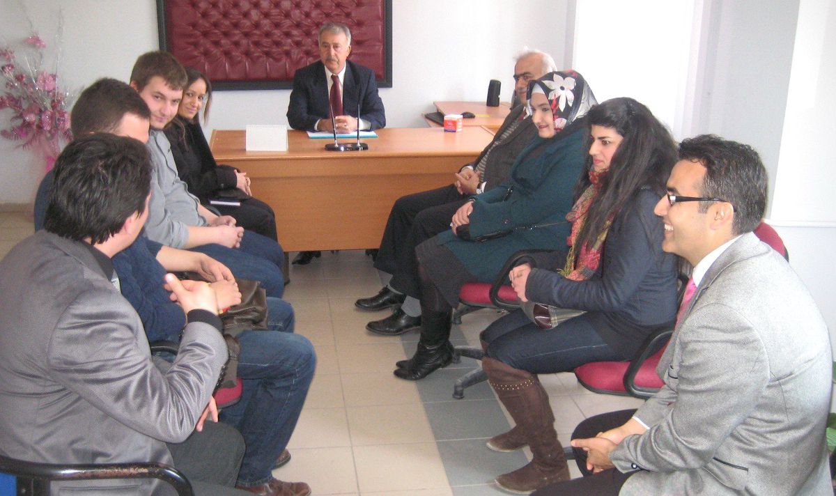 Üniversiteli Gençlerden "Benim Okulum" Kampanyası