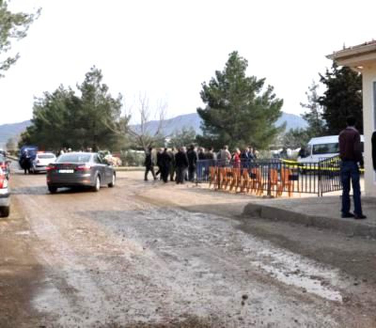 Vali Erdal Ata İslahiye Çadır Kampını Ziyaret Etti