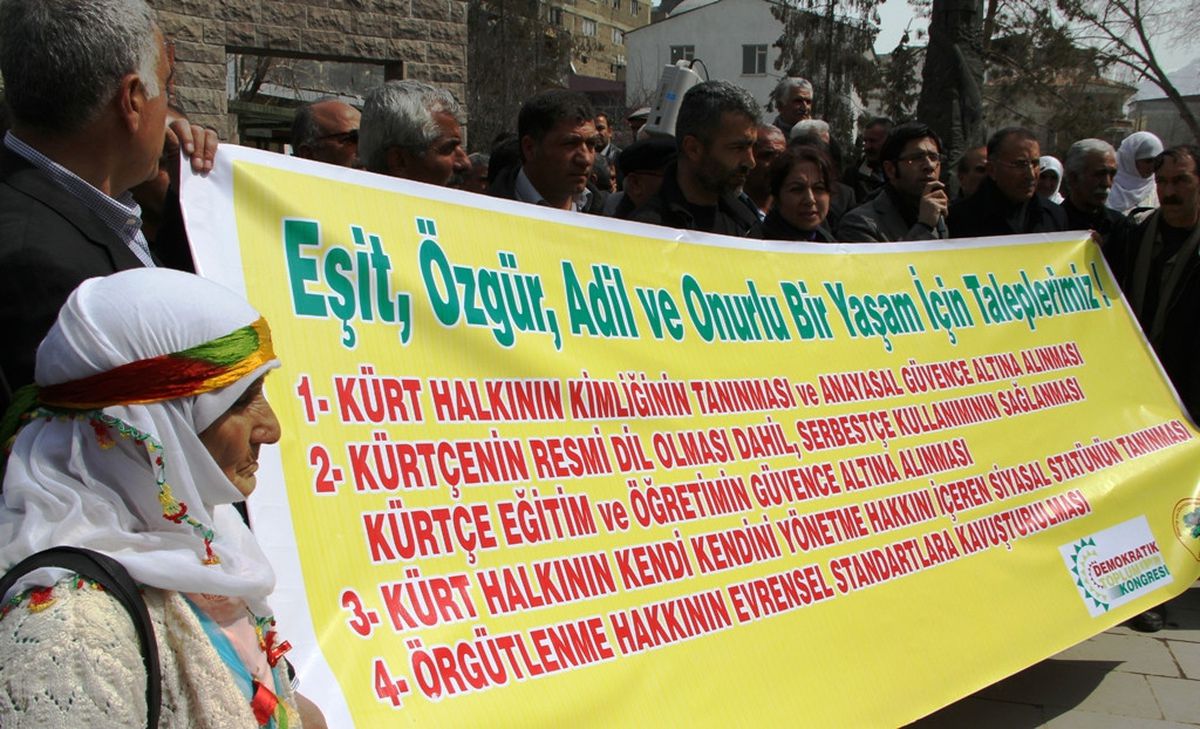 Van\'da Kürt Sorunu ve Kürt Dili İçin İmza Kampanyası
