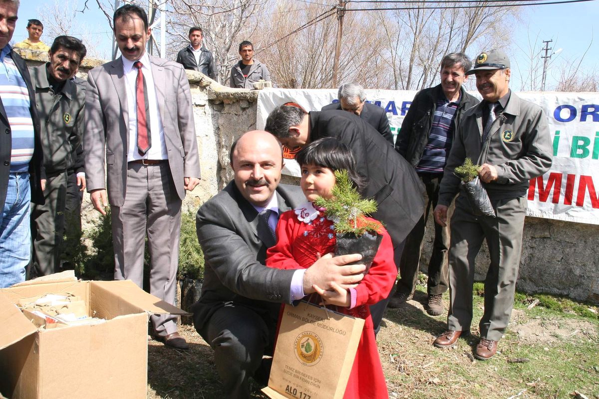 Yozgat Orman İşletme Müdürlüğü Öğrencilere Fidan Dağıttı