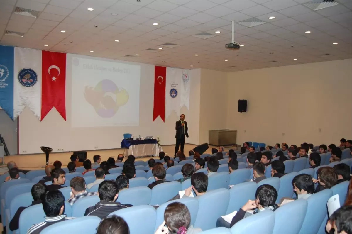 Yurtkur'dan Öğrencilere Liderlik Okulu Semineri