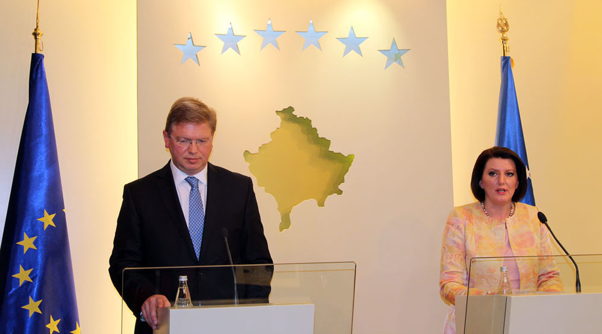 AB'nin Genişlemeden Sorumlu Üyesi Füle Kosova'da