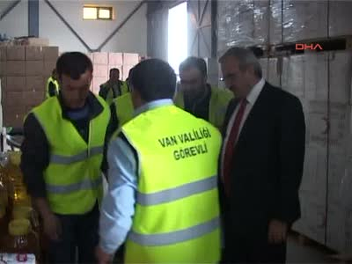 Acil Yardım Ekipleri Gece Gündüz Depremzedenin Hizmetinde