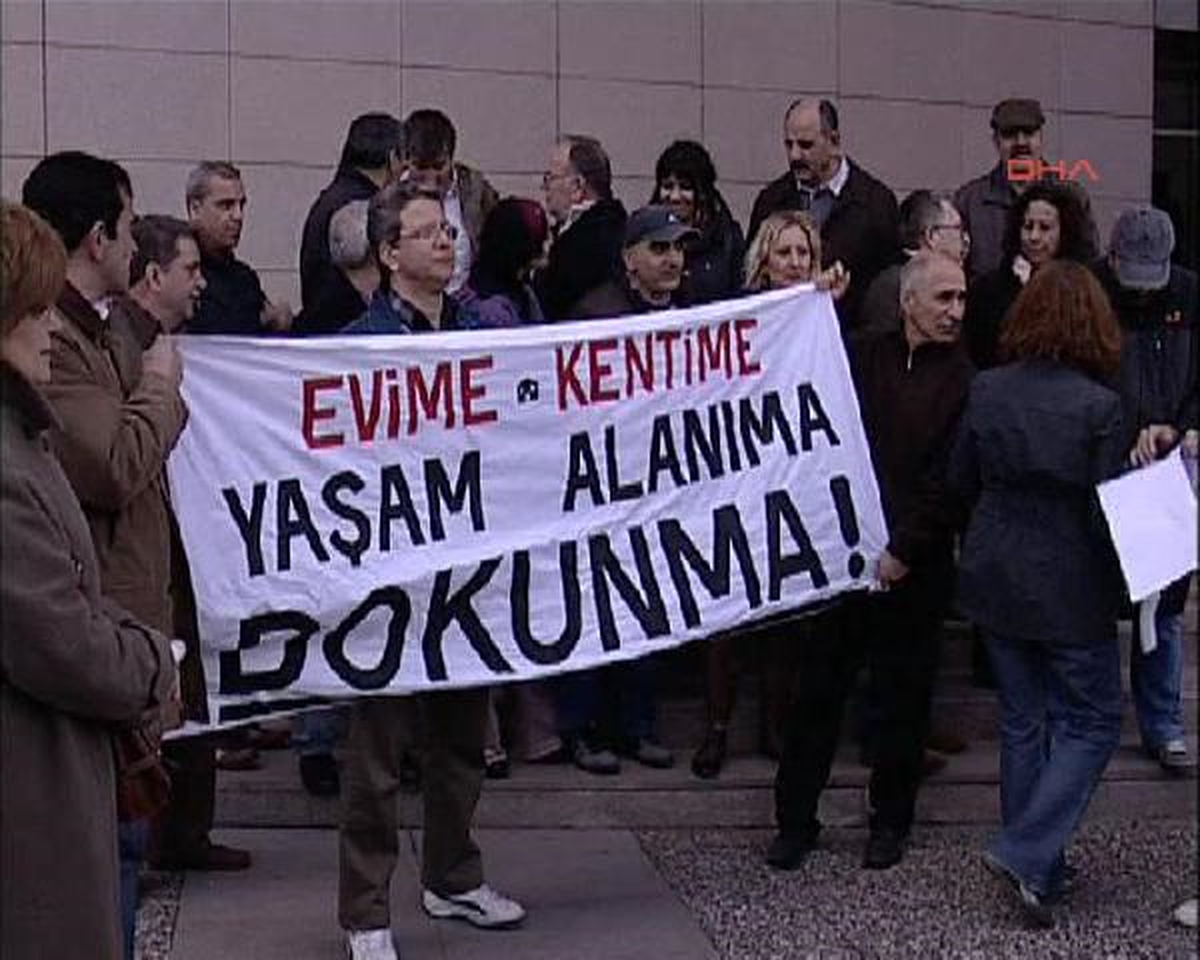Adliye Önünde "Kamulaştırma Kanununa" Protesto
