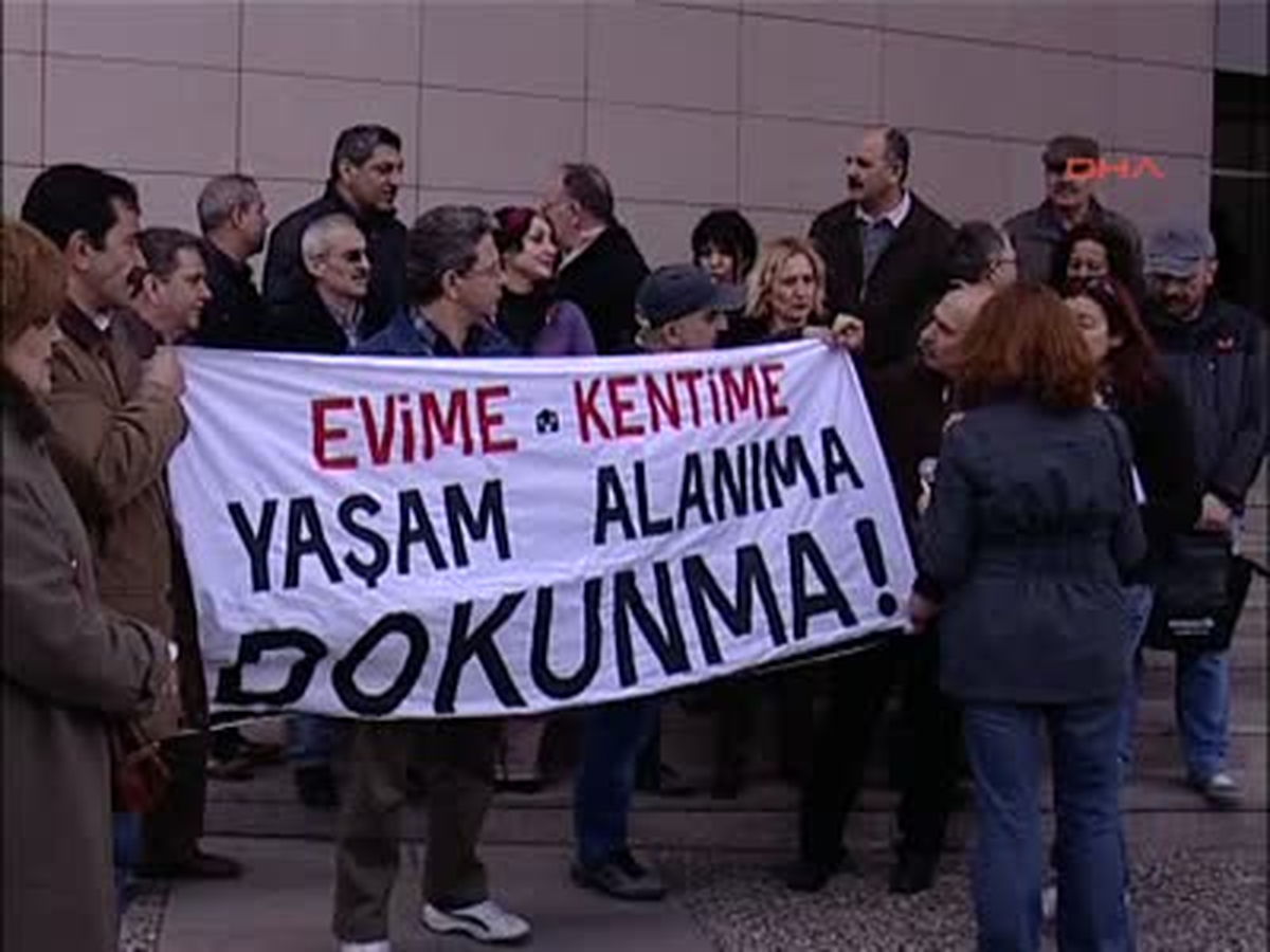 Adliye Önünde "Kamulaştırma Kanununa" Protesto
