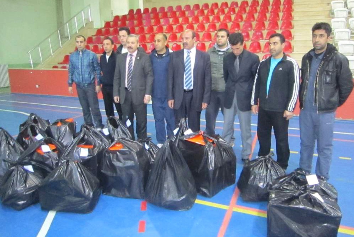 Amatör Sporculara Eşofman ve Spor Ayakkabı Yardımı Yapıldı