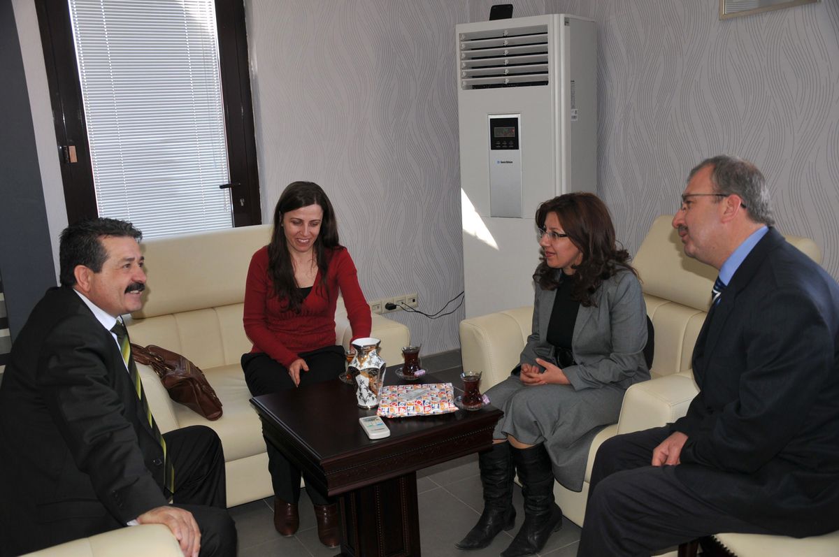 Başkan Berberoğlu Kütüphaneye Üye Oldu