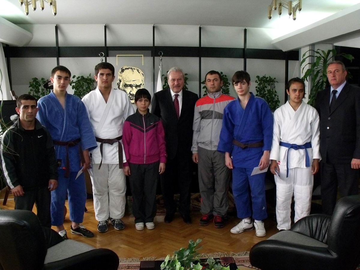 Başkan Okay, Başarılı Sporcuları Ödüllendirdi